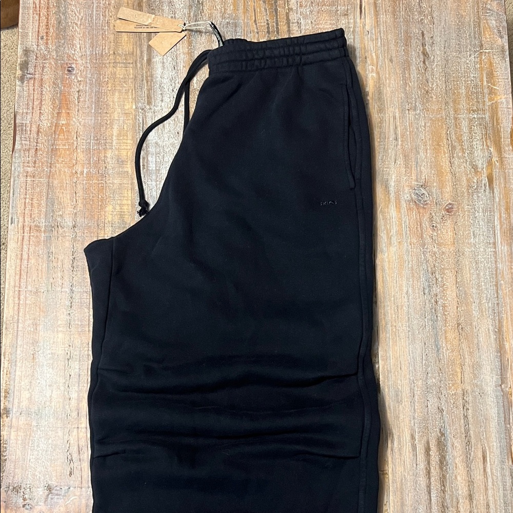 SKIMS Onyx Black Wide Leg Fleece Pants - Picture 6 of 9
